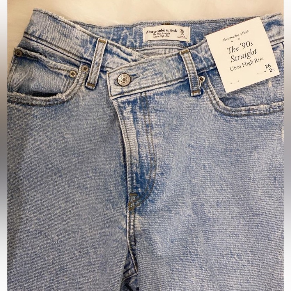 Abercrombie Ultra High Rise 90’s jeans